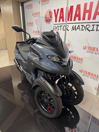 YAMAHA TRICITY 300