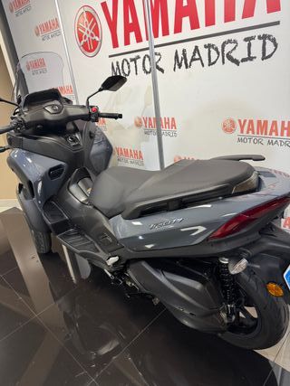 YAMAHA TRICITY 300
