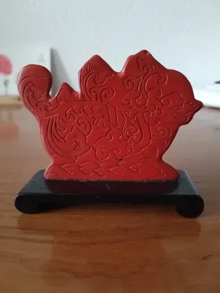 Figura china de laca de cinabrio Dragón Barco