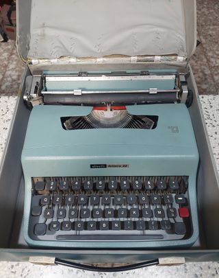 Olivetti Lettera 32 Macchina da Scrivere