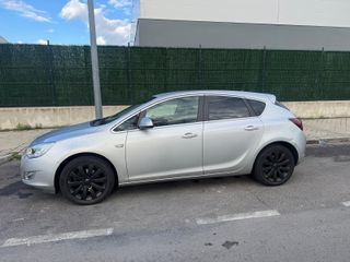 Opel Astra 2012