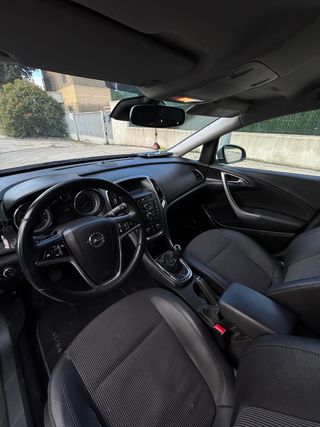 Opel Astra 2012