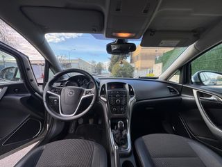 Opel Astra 2012
