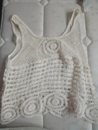 Camiseta de crochet blanca