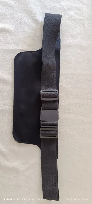 Riñonera deportiva negra y verde