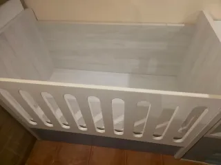 Cuna convertible con cambiador