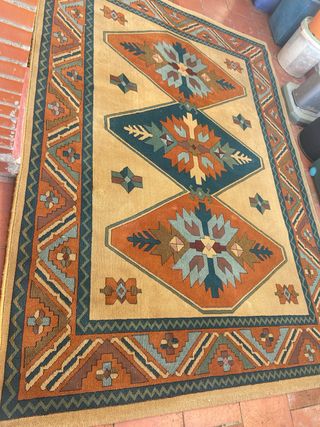 Grande tappeto beige e arancione