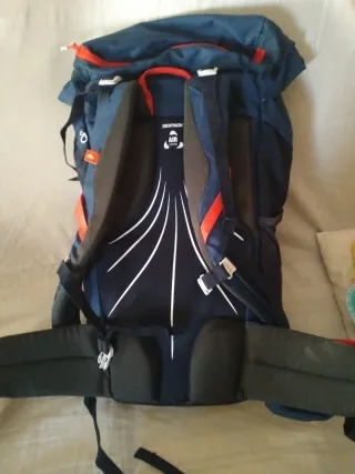 Mochila Quechua Azul y Roja