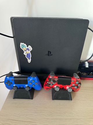 PS4 (Playstation 4) con 2 mandos y 5 juegos