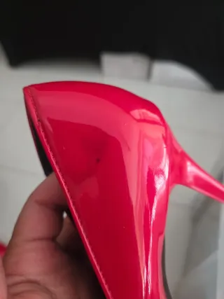 Zapatos de tacón rojos