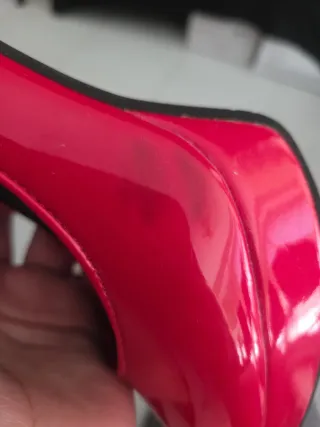 Zapatos de tacón rojos