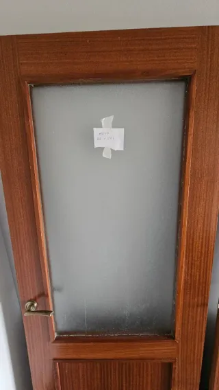 7 Puertas de madera. 3 con cristal y 4 sin cristal