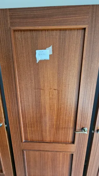 7 Puertas de madera. 3 con cristal y 4 sin cristal