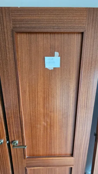 7 Puertas de madera. 3 con cristal y 4 sin cristal