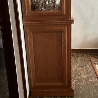 Vitrina de madera y cristal