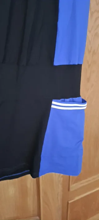 Vestido deportivo Naffta negro y azul
