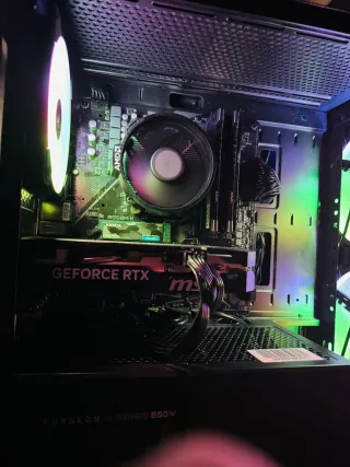 PC Gaming Ryzen 5 5500 RTX 5060 32GB RAM 1TB SSD