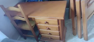 Escritorio y silla provenzal de madera