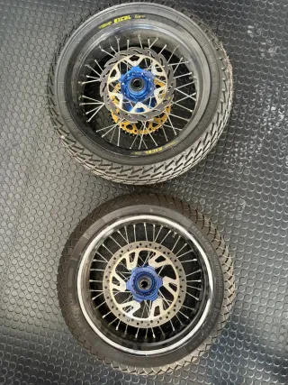 Llantas Flat Track 17" Suzuki 2016