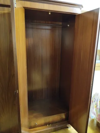 Armario de madera 3 puertas (1'3m *1'97m*0'6m