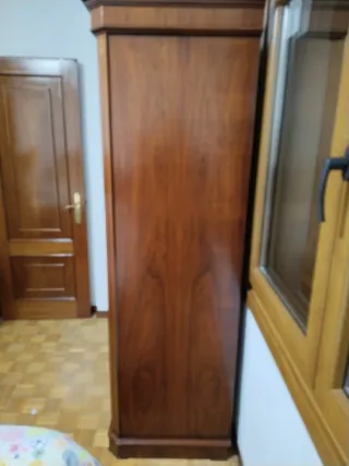 Armario de madera 3 puertas (1'3m *1'97m*0'6m