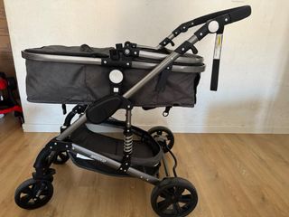 Carrito de bebé gris