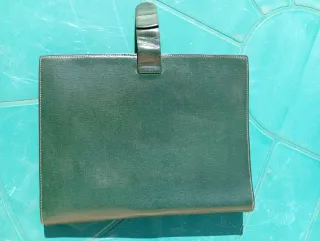 Agenda antigua de piel verde