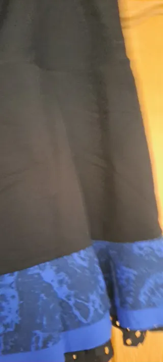 Falda Naffta negra y azul