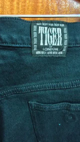 Pantalón pitillo Tiger Talla 46 Negro