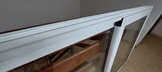 Ventana corredera blanca 1485×1025