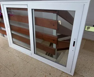 Ventana corredera blanca 1485×1025