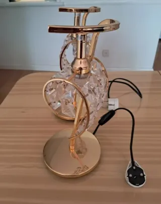 Elegantes lámparas de mesa doradas