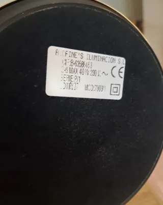 Elegantes lámparas de mesa doradas