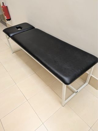 Camilla fija negra uso sanitario