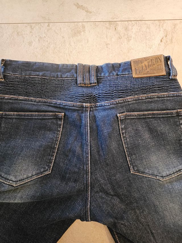 Pantalón vaquero azul talla 34