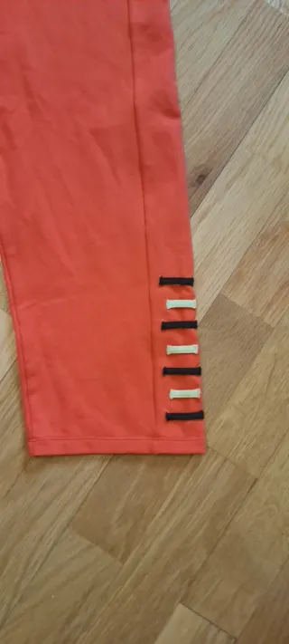 Conjunto deportivo Naffta verde y naranja