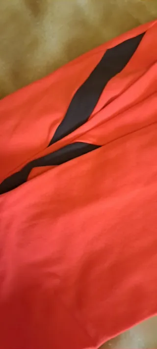 Conjunto deportivo Naffta verde y naranja