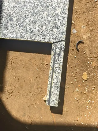 mueble de cocina con mármol y fregadero y grifo