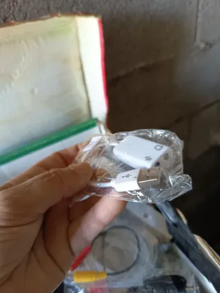 Scatola di adattatori e cavi vari