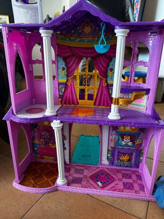 Castillo de juguete morado y rosa