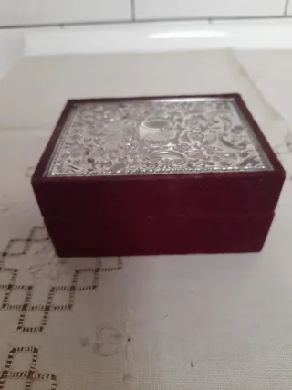 Caja terciopelo y metal plateado decorada