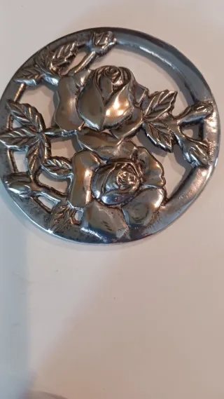 Porta potpourri decorato con rose