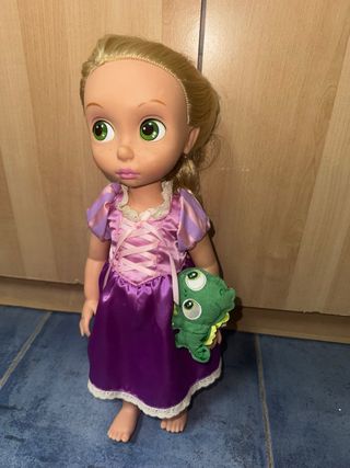 Muñeca Rapunzel con Pascal
