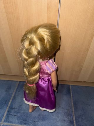 Muñeca Rapunzel con Pascal