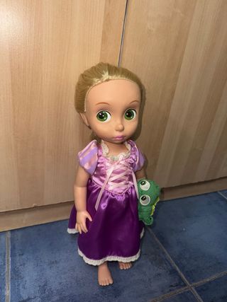 Muñeca Rapunzel con Pascal