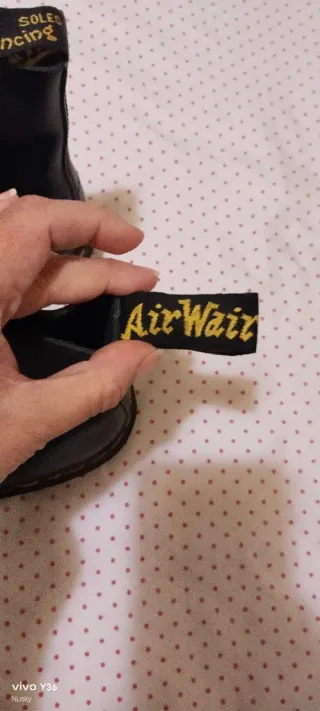 Botas Dr. Martens hombre piel de color negro.