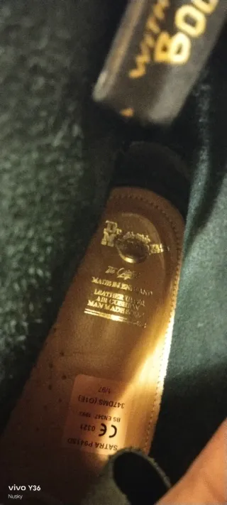 Botas Dr. Martens hombre piel de color negro.