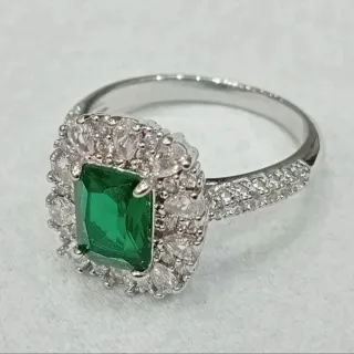 Anillo de Circonitas y Esmeralda