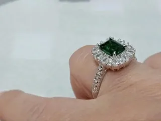 Anillo de Circonitas y Esmeralda