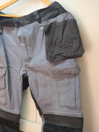 Pantalón de trabajo gris y negro